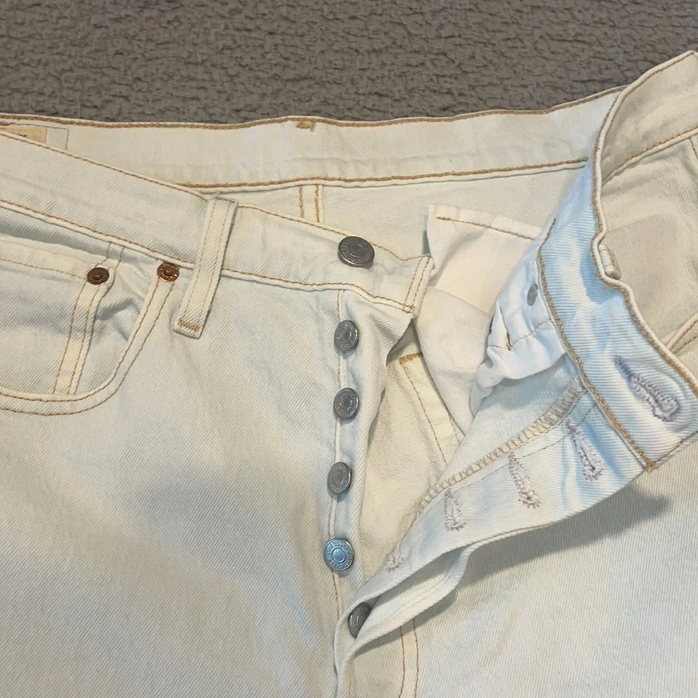 Levi's 501 straight leg denim light wash size 31